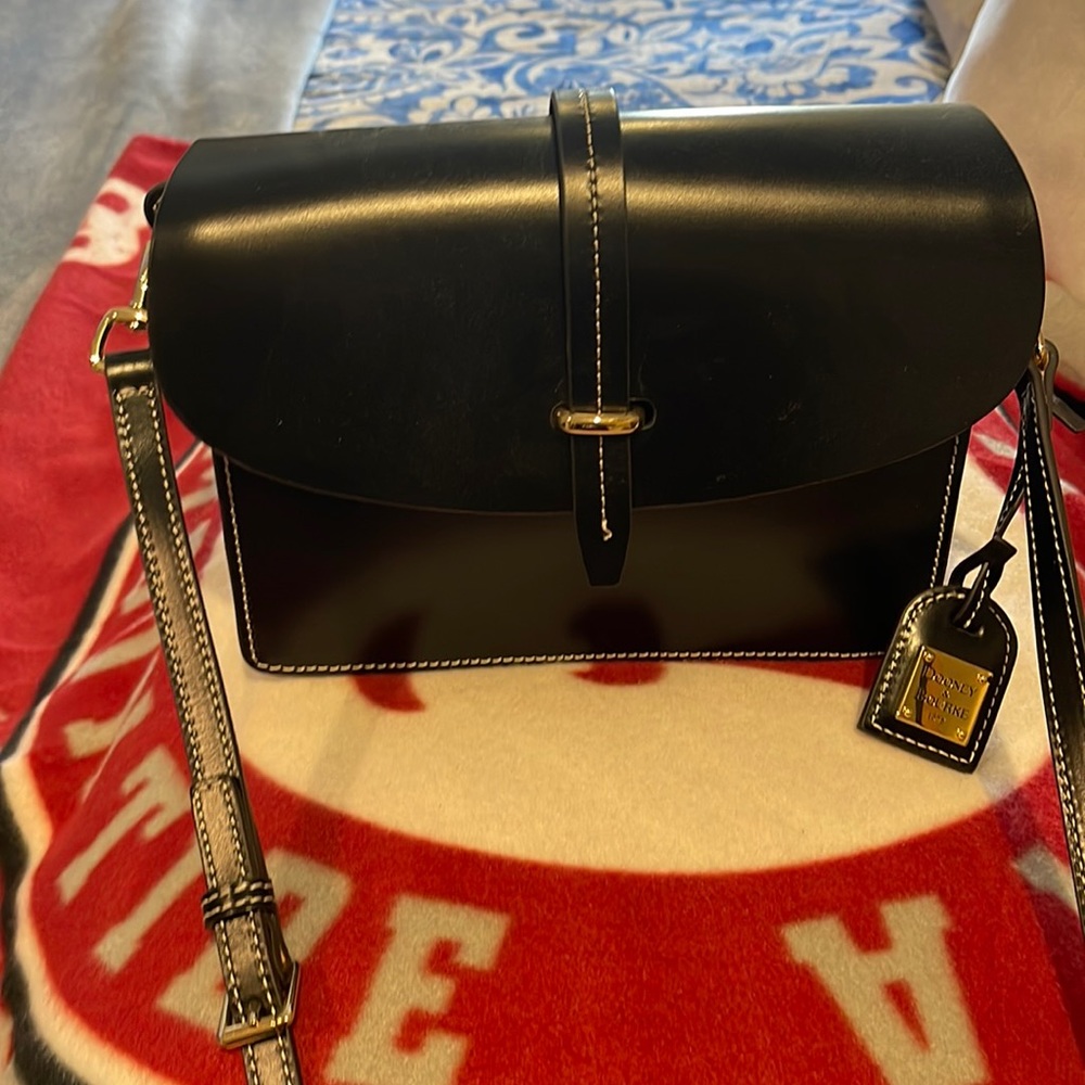 Dooney and Bourke crossbody or short shoulder handbag